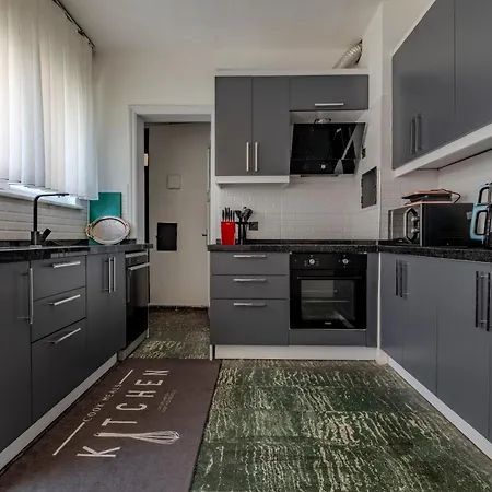 Bosphorus View - 5 Bedrooms - 2 Bathrooms - Elevator - Location