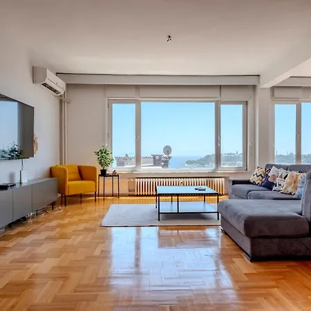Bosphorus View - 5 Bedrooms - 2 Bathrooms - Elevator - Location Istanbulská provincie