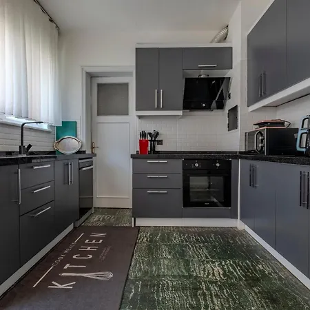 Bosphorus View - 5 Bedrooms - 2 Bathrooms - Elevator - Location